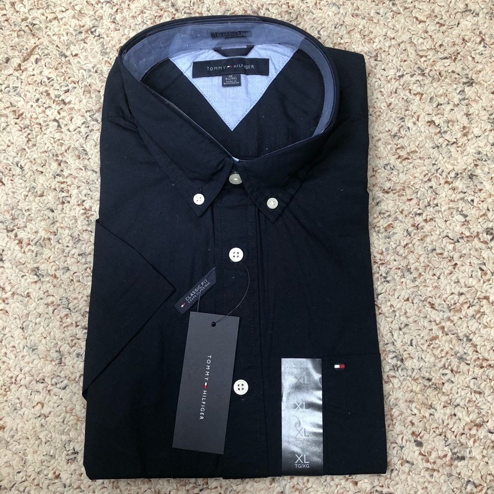 NWT Tommy Hilfiger Men’s short-sleeve shirt